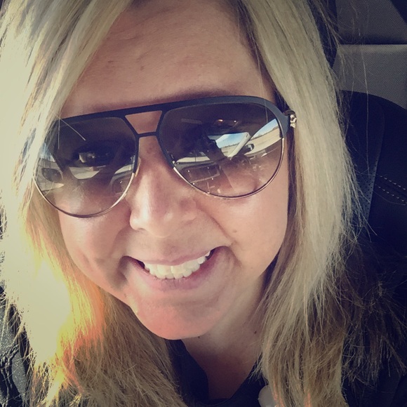 Meet your Posher, Sara - Picture 1 of 1